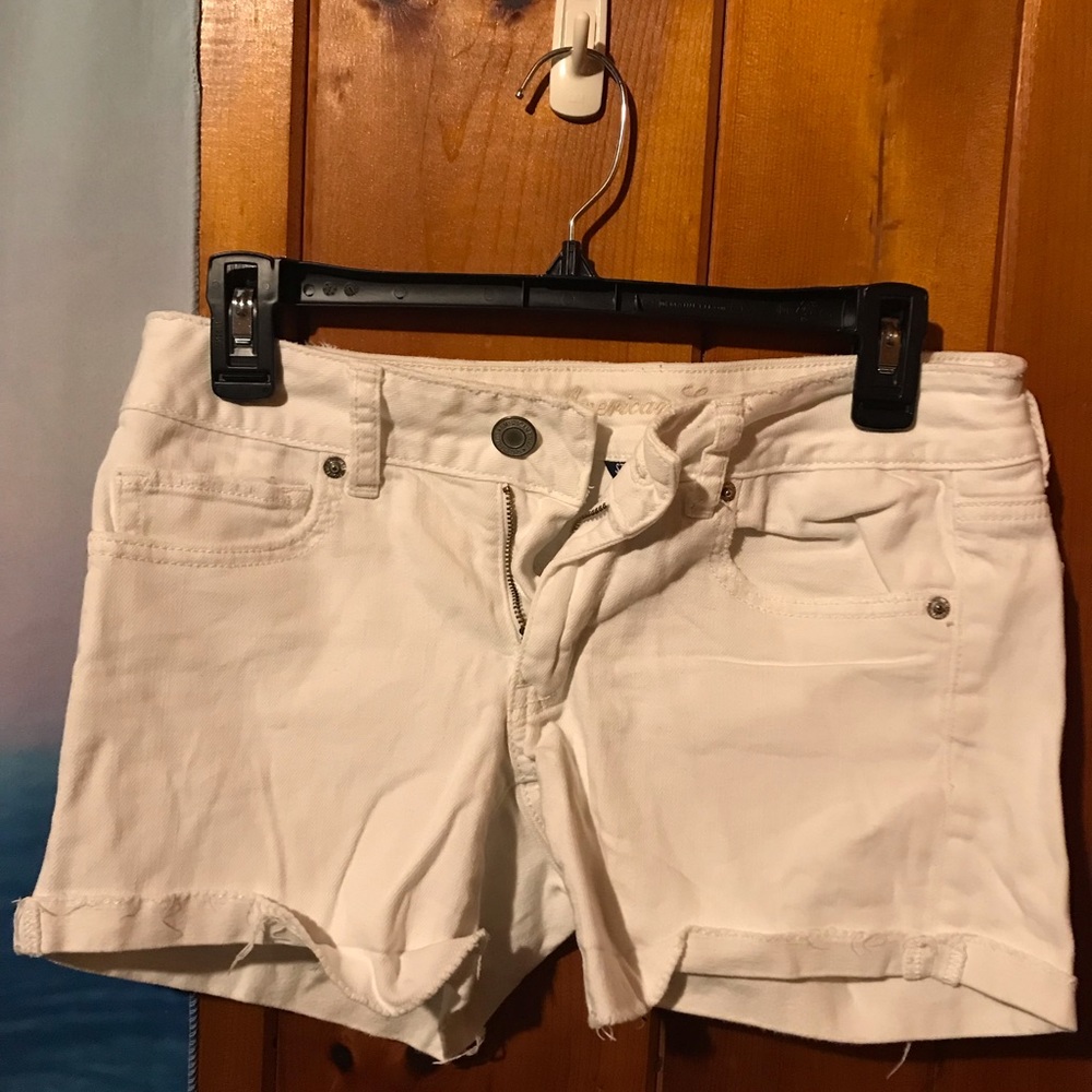 Stretchy White Jean Shorts!